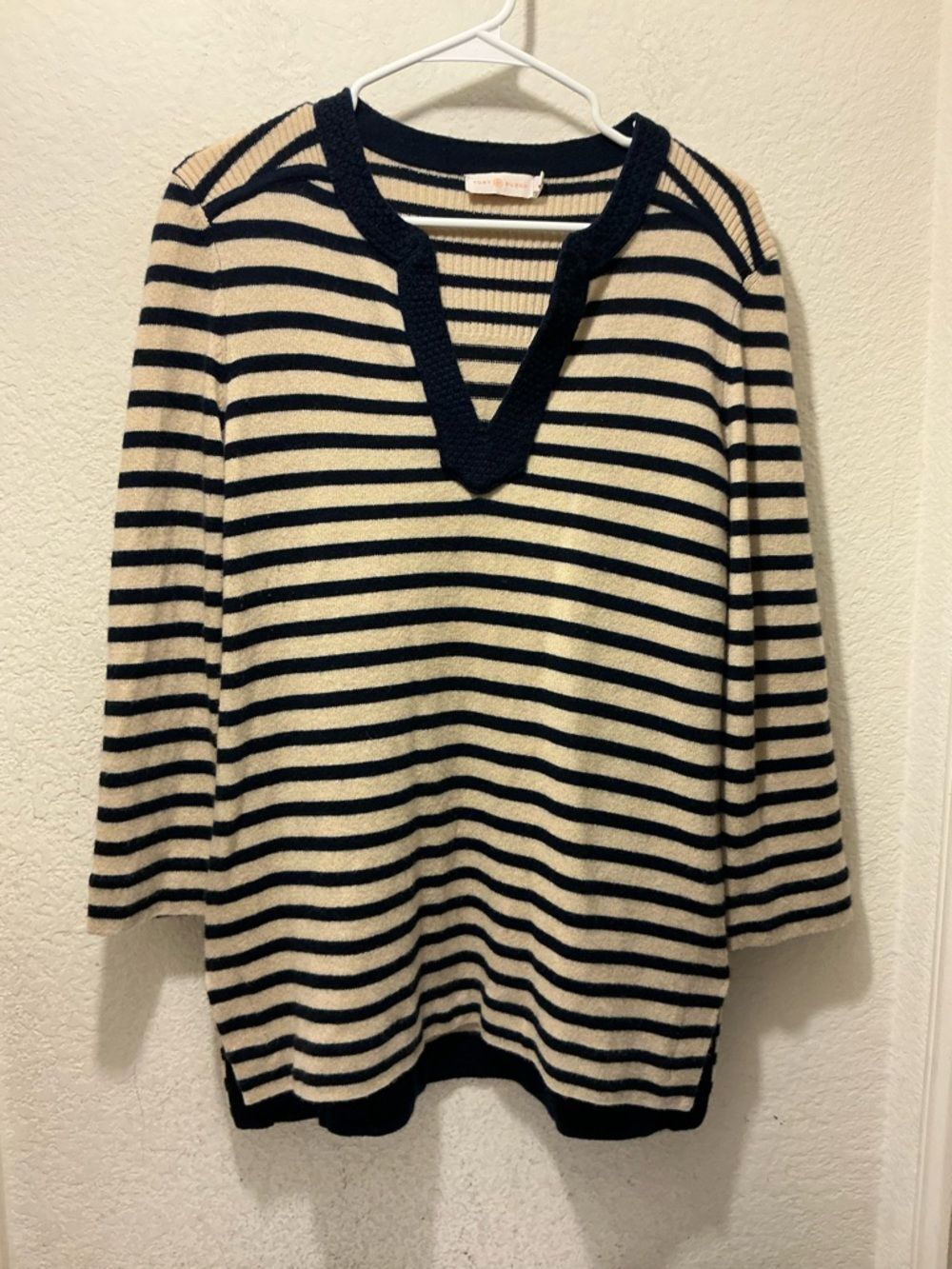 Tory Burch Black and Cream Striped V-Neck Sweater 100% cashmere size L